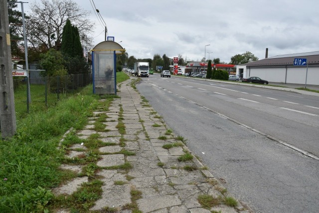 Ulica Tuchowska znajduje się w fatalnym stanie. Miasto ogłosił przetarg na jej remont.
