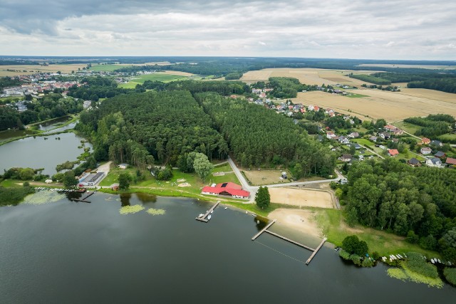 Krajeński Park Krajobrazowy stanowi blisko sto jezior, 96 pomników przyrody, bogactwo fauny i flory oraz zabytki >>>>>