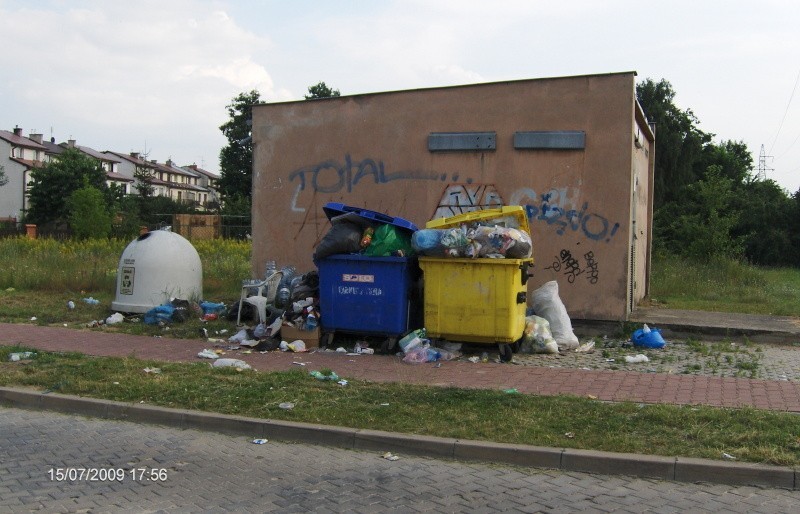 Tak wygląda recykling na osiedlu Kwiatowym w Ostrołęce...