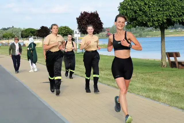 Katarzyna Łazowska (na czele) przebiegła dla Marysi 112 kilometrów, co jest drugim wynikiem w tegorocznej akcji "Biegamy i Pomagamy"