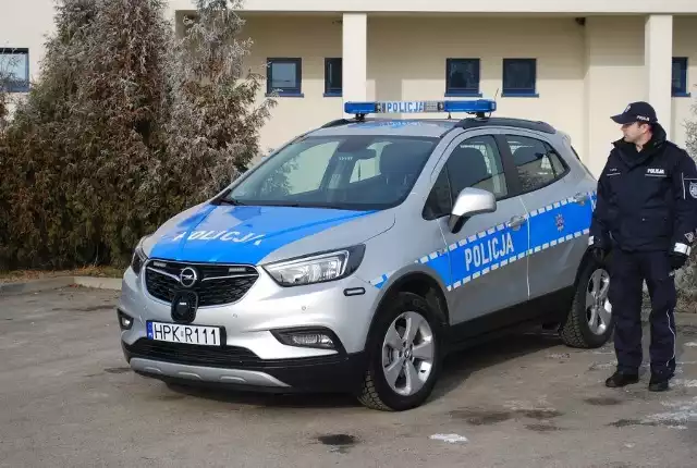 Opel Mokka to nowoczesny radiowóz wyposażony w benzynowy silnik o pojemności 1,4 litra i mocy 110 km, dysponujący napędem 4x4 i z uwagi na zwiększony prześwit umożliwiający dojazd do miejsc trudno dostępnych. Radiowozy w codziennej służbie wykorzystywać będą dzielnicowi. Przysłuży się to do poprawy bezpieczeństwa mieszkańców gminy.