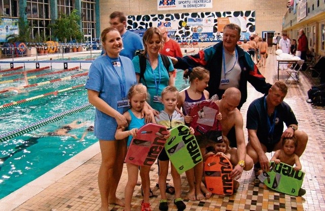 Do maratonu stanęły całe rodziny, w tym Zwierzynowie i Orpelowie. Na zdjęciu część ekipy, reszta w tym czasie pływała.