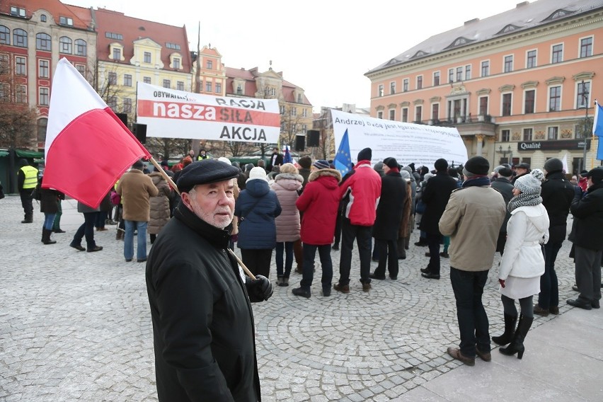 Manifestacja na pl. Solnym przeciwko działaniom władzy