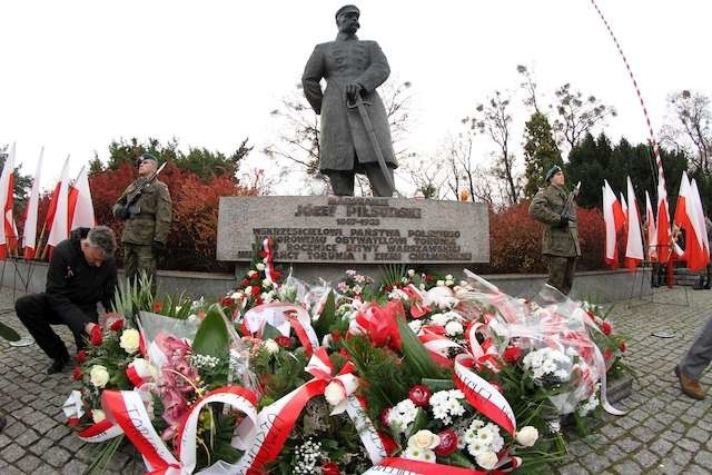 Główne uroczystości rocznicowe, jak zawsze, będą się odbywały na placu Rapackiego pod pomnikiem marszałka Józefa Piłsudskiego