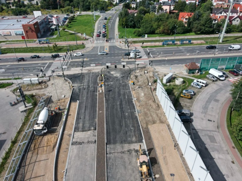Kraków. Ulewne deszcze spowodowały kolejne utrudnienia na budowie Trasy Łagiewnickiej [ZDJĘCIA]