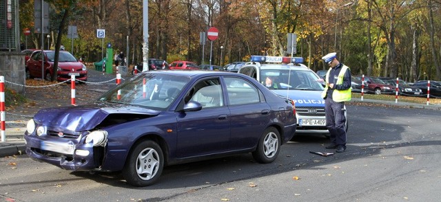 Na ulicy Waryńskiego zderzyły się dwa samochody.