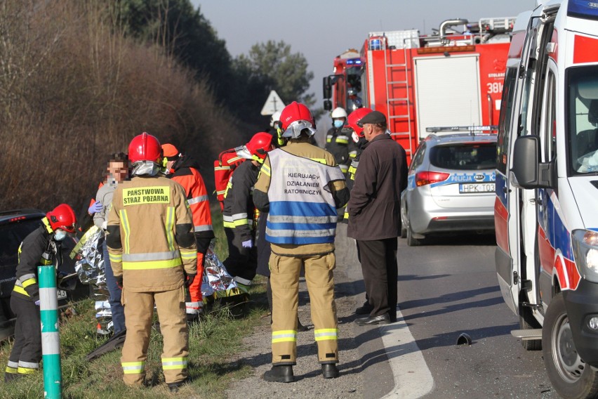 Wypadek w Siedleszczanach. W zdarzeniu dwóch samochodów jedna osoba została ranna [ZDJĘCIA]