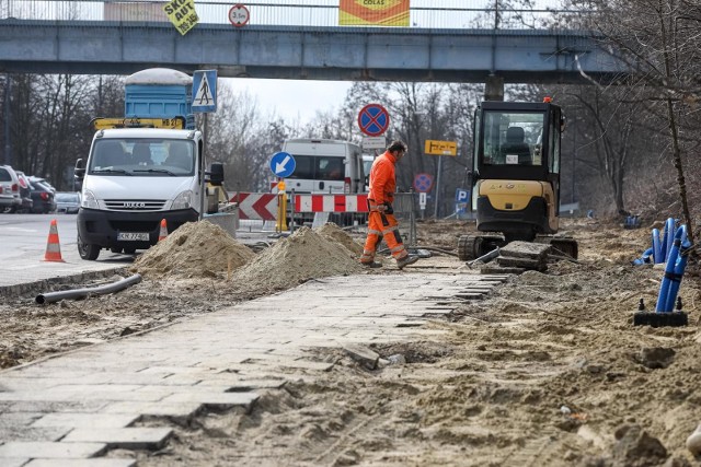 Trwa przebudowa ul. Kostaneckiego. To pierwszy z trzech etapów rozbudowy układu drogowego w Prokocimiu, z którego będą korzystać także pracownicy i pacjenci nowego szpitala UJ.