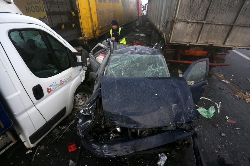 Karambol na autostradzie A1 pod Piotrkowem