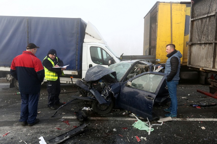 Karambol na autostradzie A1 pod Piotrkowem