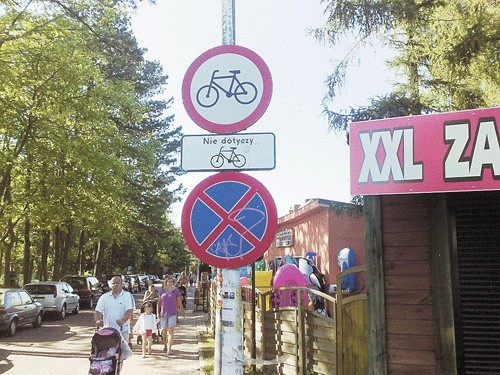 Takie znaki już po raz kolejny pojawiły się na nadmorskich ulicach Jarosławca. 