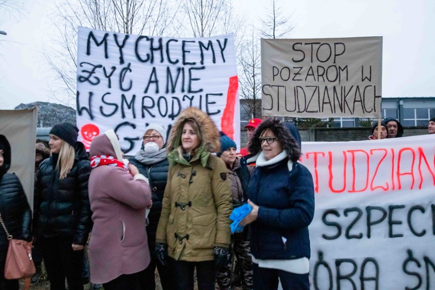 Ludzie z okolic sortowni odpadów w Studziankach żądają...