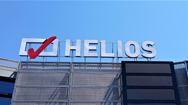 Zmasowany atak antyszczepionkowców w mediach społecznościowych spowodował, że sieć kin Helios zdecydowała się wycofać z pomysłu biletów dla zaszczepionych.