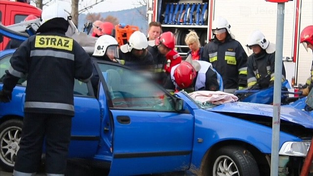 Groźny wypadek na drodze z Jeleniej Góry do Szklarskiej Poręby, 6.11.2015