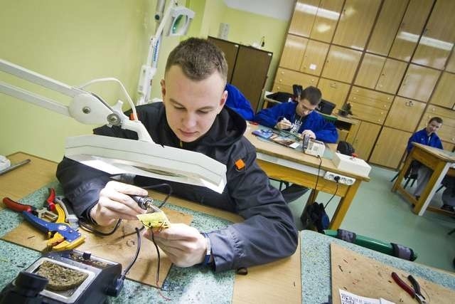 Od września w Zasadniczej Szkole Zawodowej Elektronicznej w Bydgoszczy nie powstanie klasa kształcąca uczniów w zawodzie monter-elektronik 