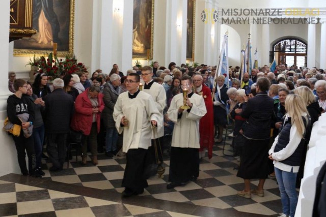 Pierwsza pielgrzymka Rycerzy Niepokalanej do Bazyliki na Świętym Krzyżu. Więcej na kolejnych zdjęciach.