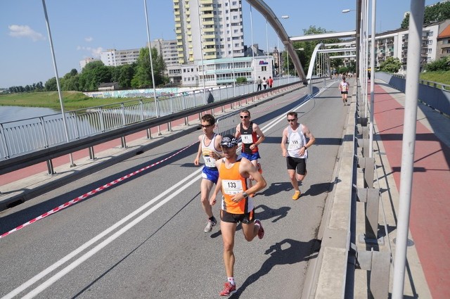 Ponad 320 zawodników pobieglo w I Opolskim Maratonie