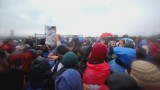 Tłumy uchodźców blokują granicę słoweńsko-chorwacką (wideo)