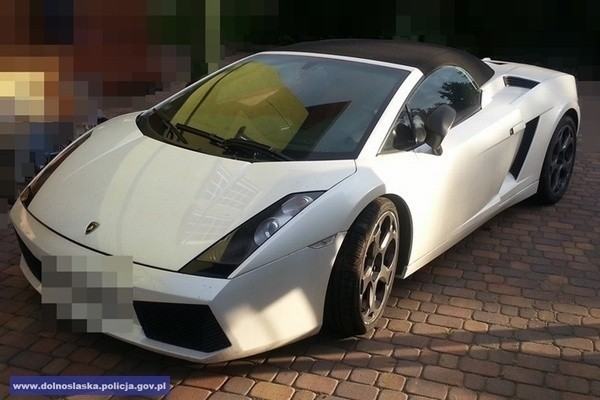 Kupiła lamborghini, choć nie zapłaciła ani grosza. Teraz grozi jej więzienie (ZDJĘCIA)