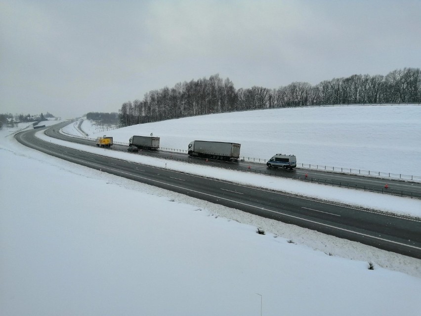 Ciężarówka blokowała pas ruchu na S19 w Rzeszowie [ZDJĘCIA]
