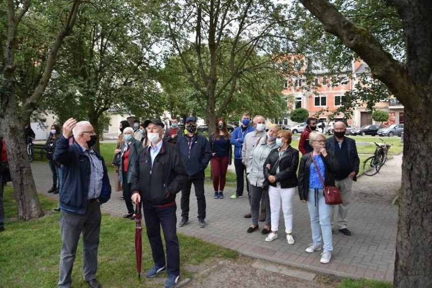 Wyzwiska i szarpanina podczas spotkania z Trzaskowskim w...