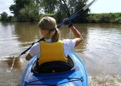 Wypożyczalnie sprzętu wodnego: kajak, rower nad jeziorem bez dowodu osobistego? PRZEPISY i KARY