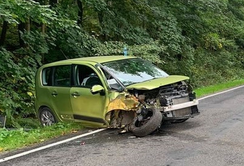 Wypadek na lokalnej drodze pod Złotoryją. Kierowca próbował...