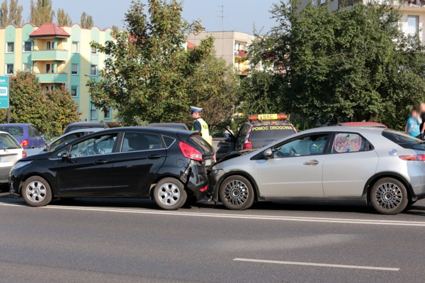 Na ul. Sulechowskiej zderzyły się trzy samochody.