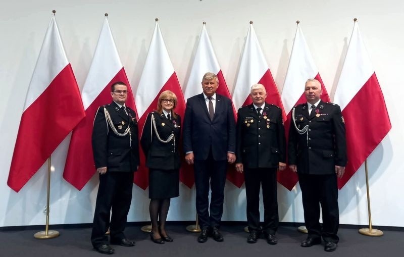 Krzyż Zasługi to polskie cywilne odznaczenie państwowe,...