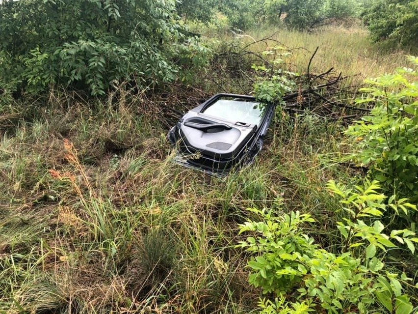 Wypadek z udziałem poloneza pod Głogowem. Są ciężko ranni (ZDJĘCIA)