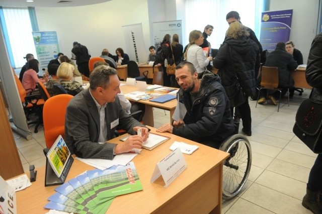 Pierwsze targi pracy dla niepełnosprawnych organizowane w nowej siedzibie opolskiego oddziału Fundacji Aktywizacja, przy ul. Ozimskiej 25 organizatorzy uznali za udane. Kolejne zaplanowali na marzec 2014 roku.