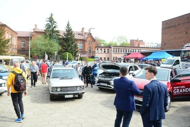 Fani motoryzacji mogą przyjść na piknik w piątek 19 kwietnia do Zespołu Szkół Samochodowych w Radomiu.
