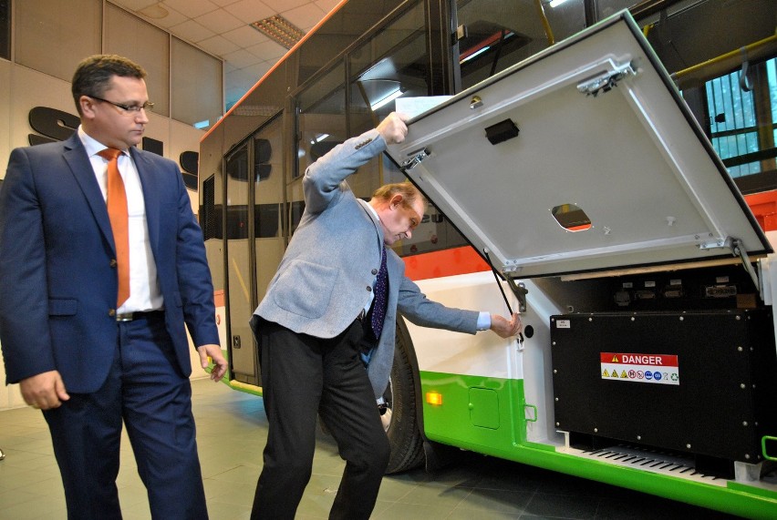 Prezentacja prototypu autobusu elektrycznego marki Ursus w...