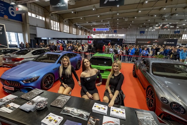 Niedziela była ostatnim dniem, by skorzystać z atrakcji oferowanych przez Poznań Motor Show 2019. Nic więc dziwnego, że na MTP znów pojawiły się tysiące fanów motoryzacji.Zobacz kolejne zdjęcie --->