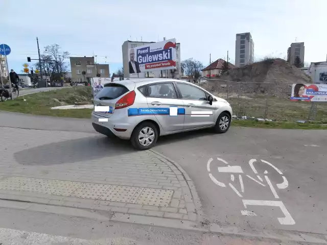 Masz w swoim smartfonie lub aparacie więcej przykładów "mistrzów parkowania" z Torunia i okolic? Wyślij je nam na adres: online@nowosci.com.pl i my opublikujemy je w następnej galerii.