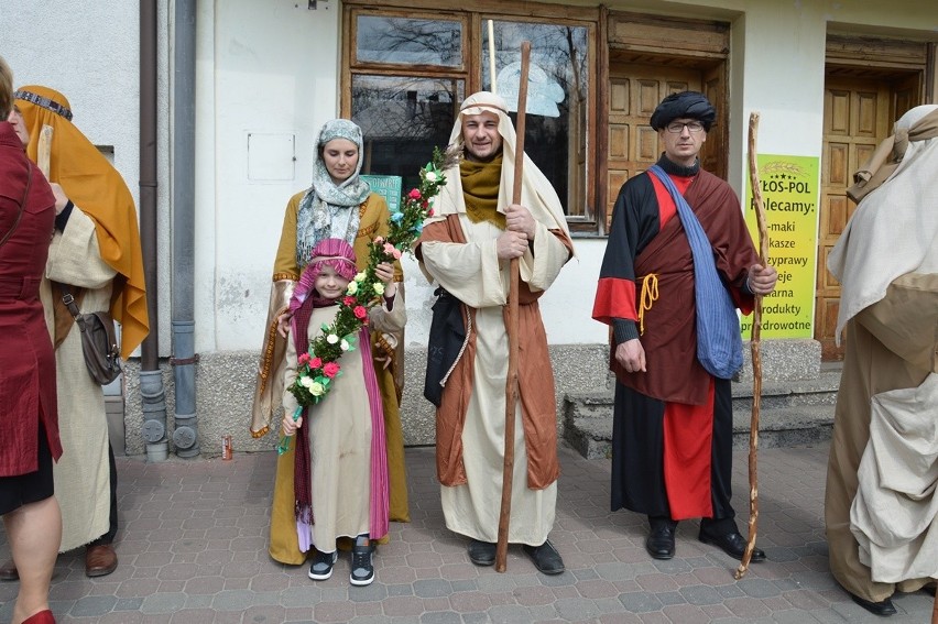 Niedziela Palmowa w Rudniku nad Sanem. Przez osła nie było wjazdu do Jerozolimy