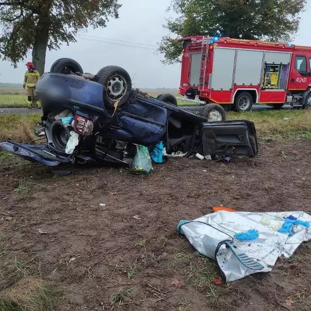 Jedna osoba trafiła do szpitala po groźnie wyglądającym wypadku, do którego doszło w sobotę na trasie Trzcianka - Biała.