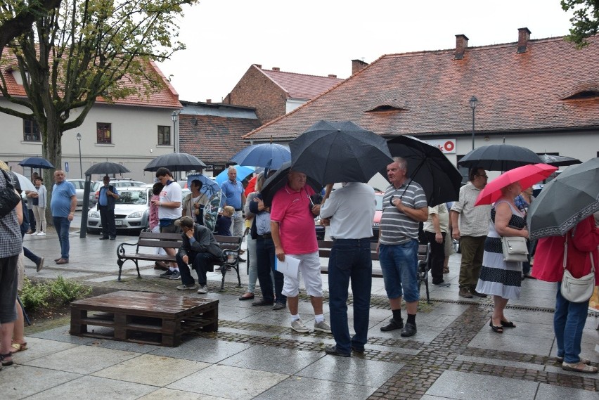 Krzeszowice. Anioły pod  telefonem. Służą pomocą medyczną