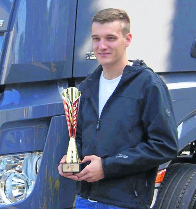 Mateusz Grzeszczyk, kierowca ciężarówki z firmy Lobo w Zwoleniu, został zwycięzcą ogólnopolskiego konkursu Young Best Driver Of The Year 2016.