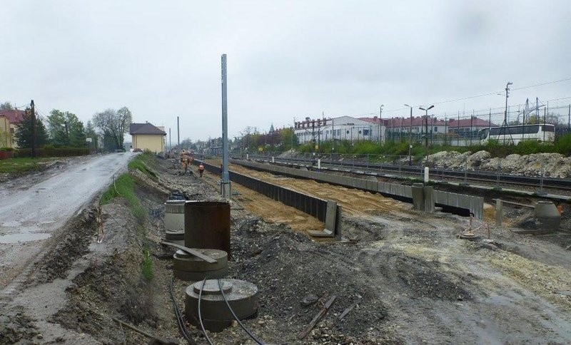 Prace przy budowie peronów w Zabierzowie