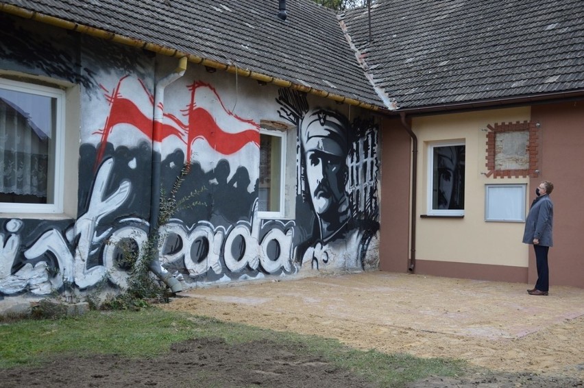 Historyczna tablica i mural w 102 rocznicę odzyskania niepodległości [ZDJĘCIA]