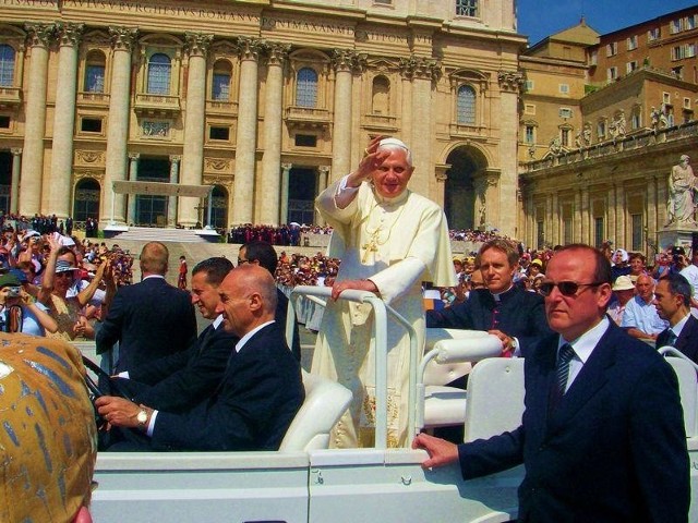 Papież Benedykt XVI (zdjęcie udostępnione na licencji Creative Commons Uznanie autorstwa – Na tych samych warunkach 3.0) - fot. Wikipedia / Marek Kośniowski.
