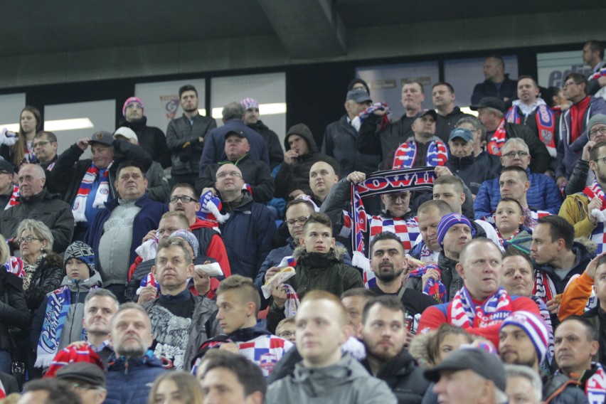 Górnik Zabrze - Śląsk Wrocław. Kibice odśpiewali hymn ZDJĘCIA KIBICÓW