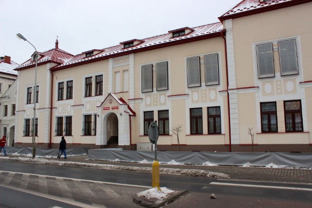 Areszt Śledczy w Nisku mieści się w centrum miasta, to zabytkowy budynek, został wybudowany w latach 1910 – 1912