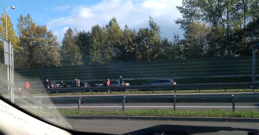 Wielki korek na S 86 w kierunku Sosnowca: kolizja czterech samochodów ZDJĘCIA