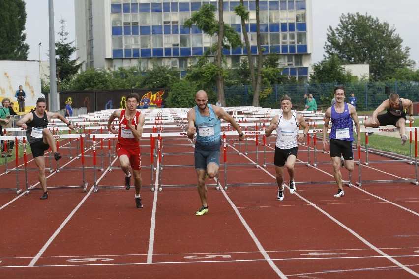 Ozdobą mityngu AWF Katowice był bieg na 110 m przez płotki,...