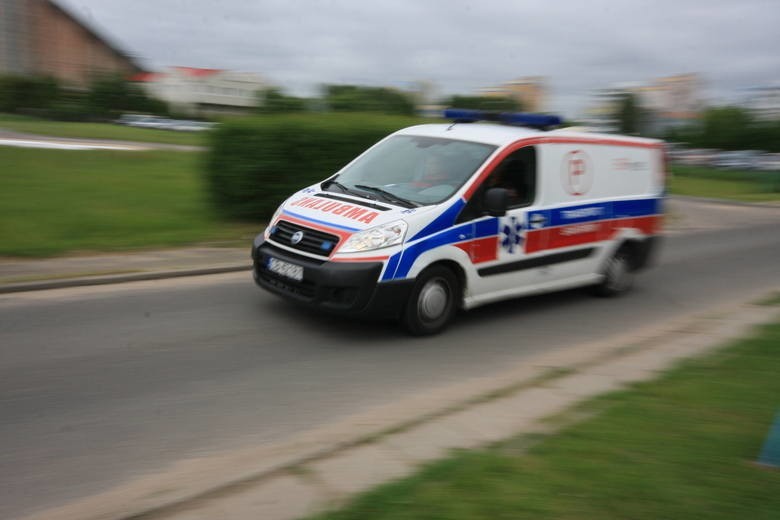 Zajączkowo. Wypadek na DW 653 na trasie Suwałki - Bakałarzewo. Motocyklista w szpitalu po zderzeniu z ciężarówką 