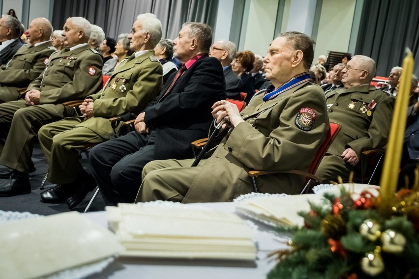 W poniedziałek w południe do sali konferencyjnej im....