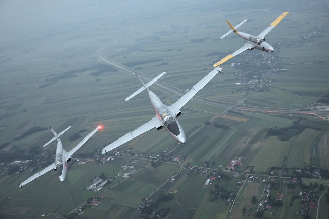 Na Air Show będzie latał w pokazie dynamicznym i wieczornym legendarny samolot TS-11 Iskra.