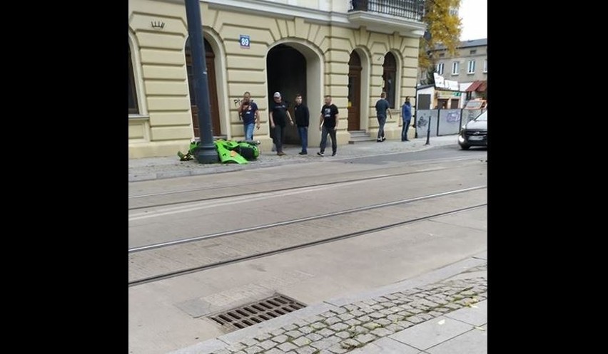 Motocyklista po wypadku porzucił jednoślad i uciekł. Do...